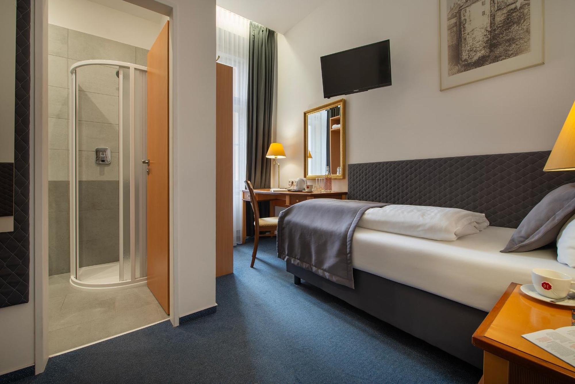 Prague Season Three Stars Hotel Exterior foto